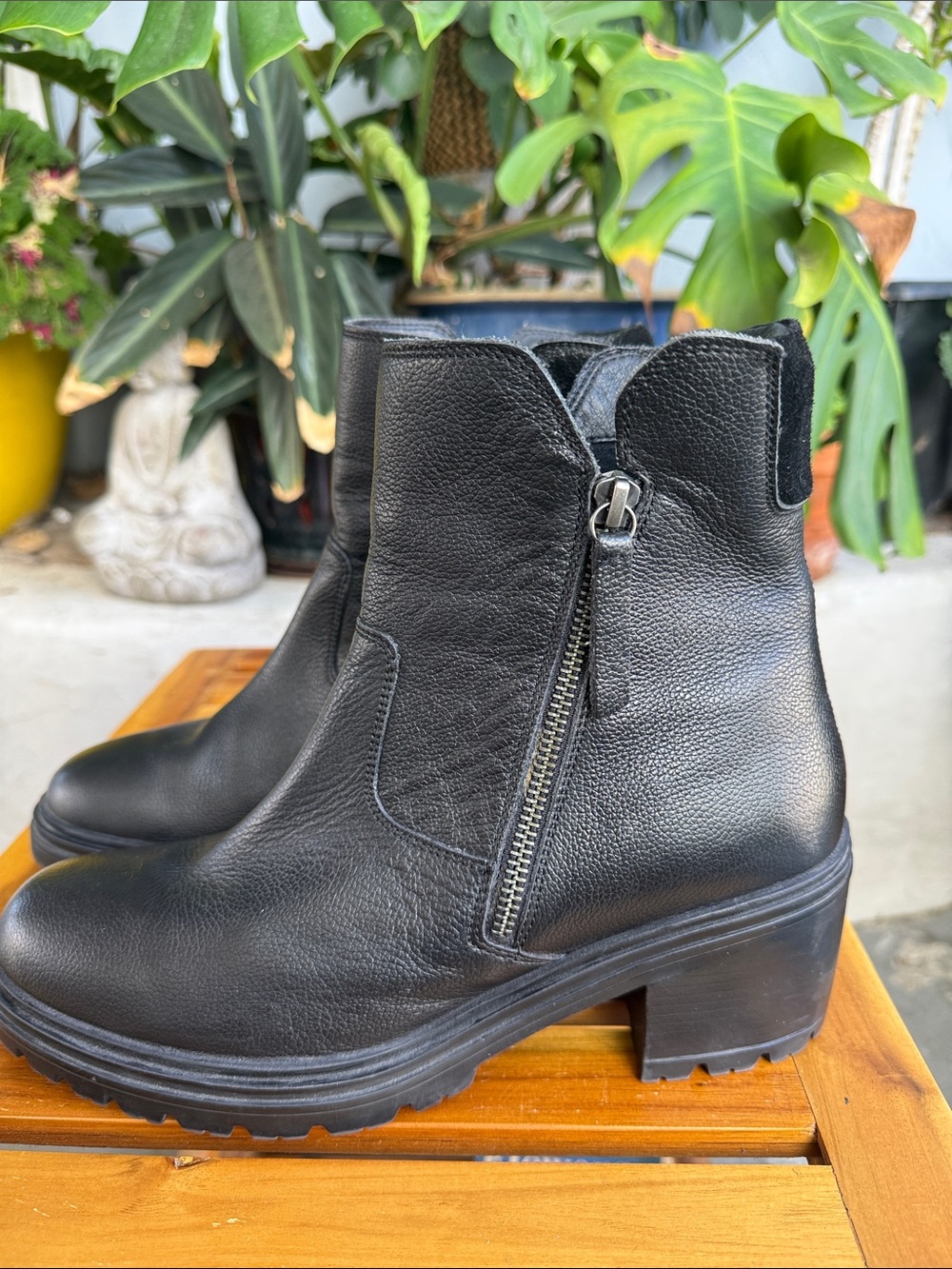 Geox Women's Black Leather Zip Ankle Boots